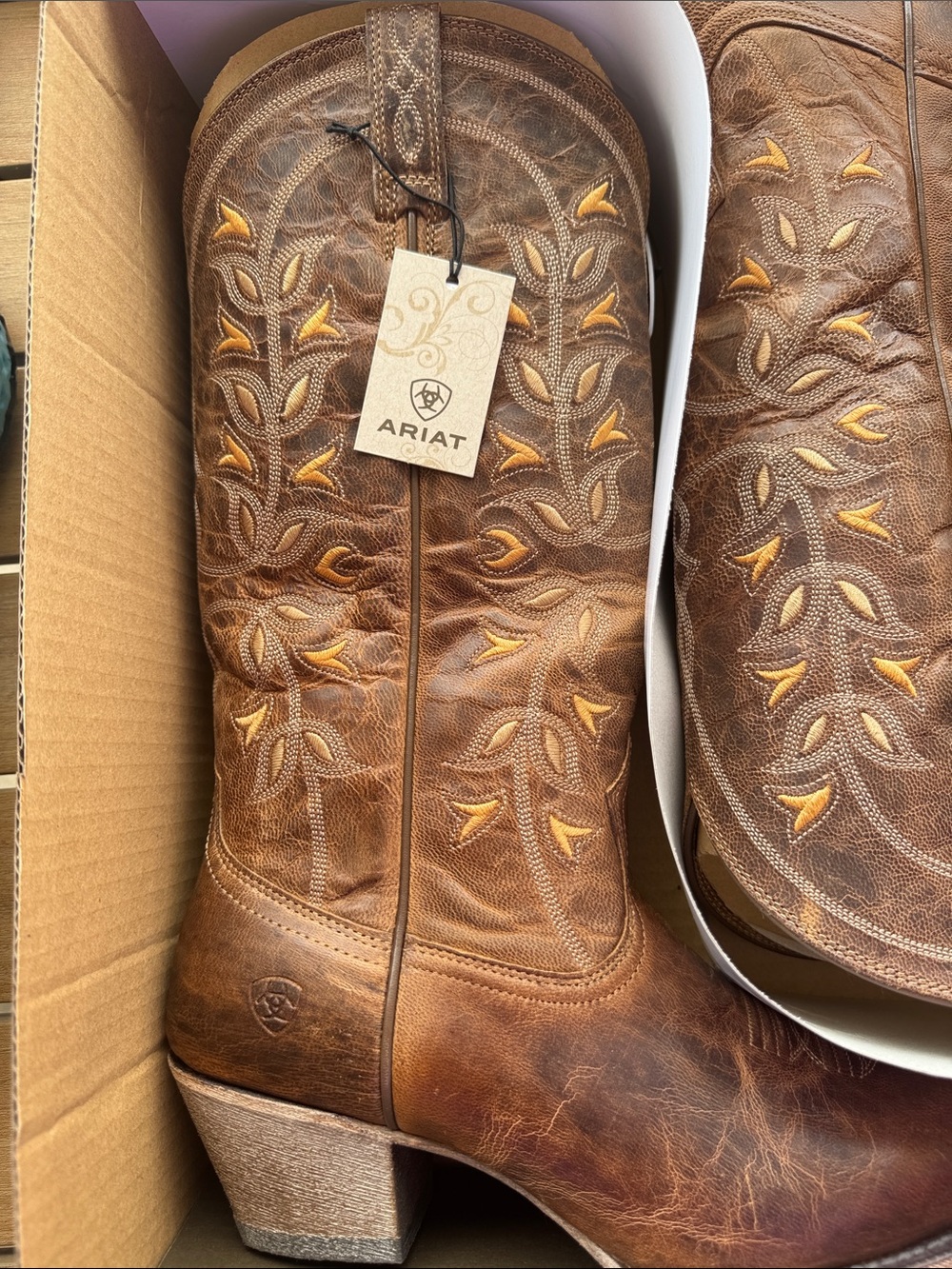 👢NWT Ariat Women’s Desert Holly Leather Western Boots with Embroidered leaves👢 - Picture 2 of 12